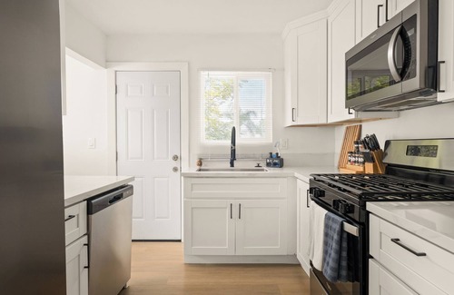 City Heights House | Bright & Roomy Family-friendly 3-bedroom house with AC in Central San Diego