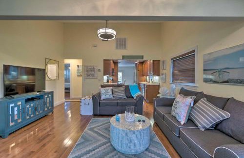 South Sarasota House | Bright Sarasota Bungalow - 5 Mi to Siesta Beach!