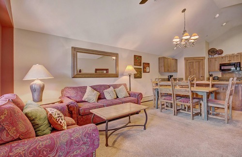 Breckenridge Condo | Bright + Scenic 2Br - 7ppl Steps to Ski Lifts + Main Street by RedAwning