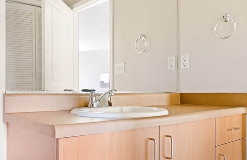 South San Francisco Apartment | Bright South SF 1BR w/ W/D, Gym, Pool, next to BART & TJ, by Blueground
