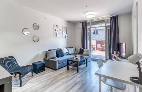 Crescent Heights Condo | Bright & Spacious 1B Condo Near DT With/UG Parking