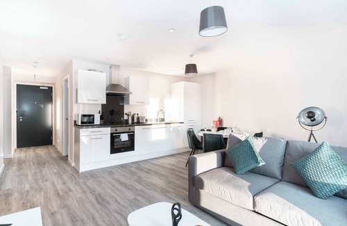 Old Trafford Apartment | Bright & Spacious 2 Bedroom Manchester Apartment