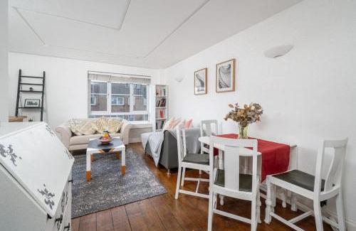 East Walworth Apartment | Bright spacious 2 bedroom flat in Zone One