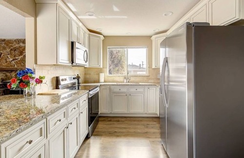 Twin Lakes House | Bright & Spacious 5BR Home – Easy Access to Downtown Denver, Boulder, & Golden!