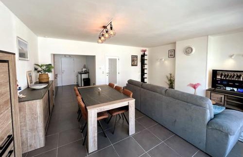 Westerkwartier Apartment | Bright, spacious apartment nearby beach