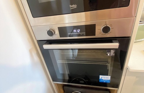 Paisley Apartment | Bright & Spacious, Central for Airport and Glasgow