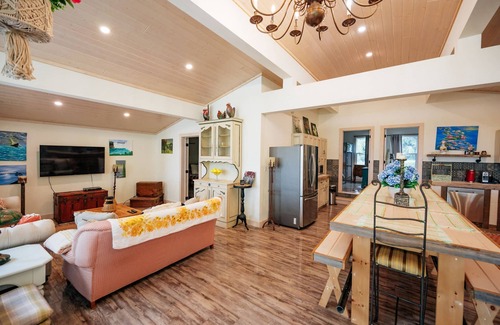 South Bruce Peninsula Ski Chalet | Bright & Spacious Chalet on Lake Huron - Private