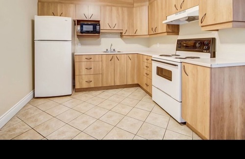 Hull Condo | bright spacious downtown unit 5 min from ottawa
