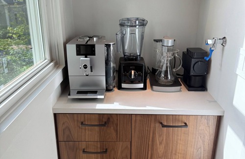 Rosemont House | Bright, spacious home, new kitchen, hot tub, beautiful art, EV charger