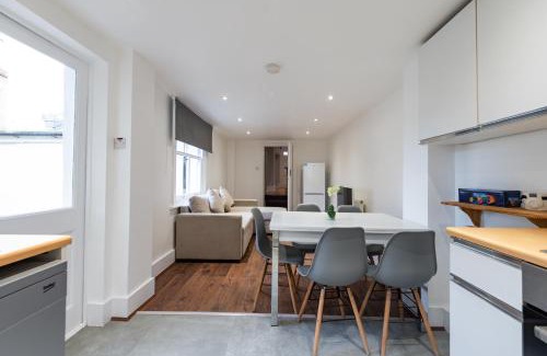 Wimbledon Apartment | Bright, Spacious & Large Wimbledon Flat (17WHS)