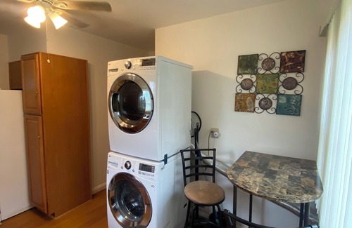 Lochearn House | Bright & Spacious – Near Downtown - Full Kitchen- Workspace, Laundry