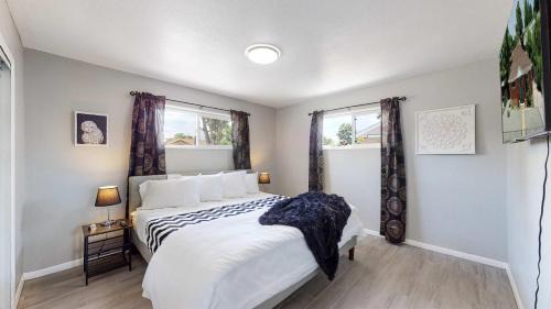 Twin Lakes Apartment | Bright & Spacious Upper Unit with Two Bedrooms in Denver