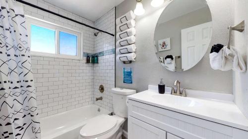 Twin Lakes Apartment | Bright & Spacious Upper Unit with Two Bedrooms in Denver