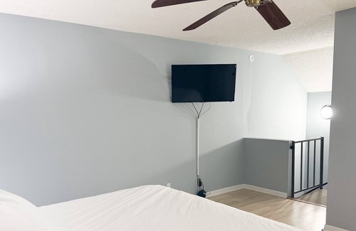 Century Village Condo | Bright, Spacious & Clean Deer Creek Condo for 4 in Heart of Deerfield Near Beach