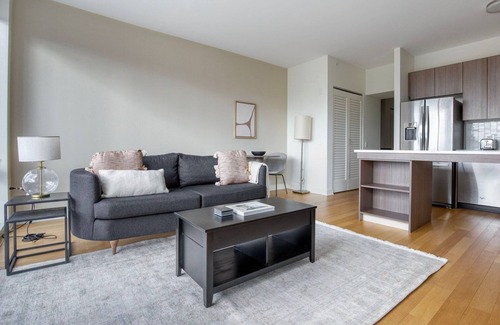 Streeterville Apartment | Bright Streeterville Jr 1BR w/Steam Room, nr Riverwalk, by Blueground