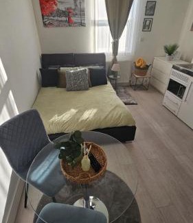 Kensal Green Apartment | Bright Studio Apt, Great connection 2B