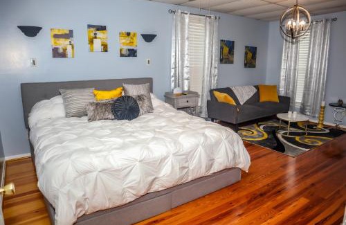 Central Business District Apartment | Bright & Stylish 2-Bedroom Near Downtown Mobile Free Parking