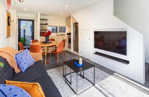 Addington Apartment | Bright & Stylish 2BR Near Addington Park