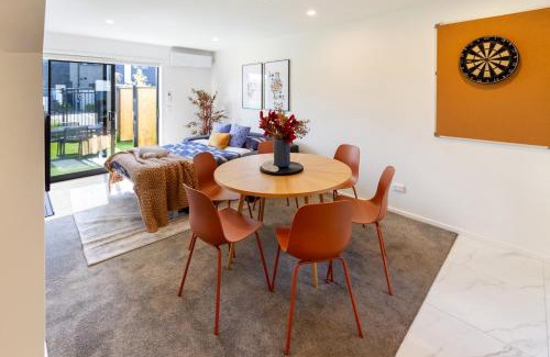Addington Apartment | Bright & Stylish 2BR Near Addington Park
