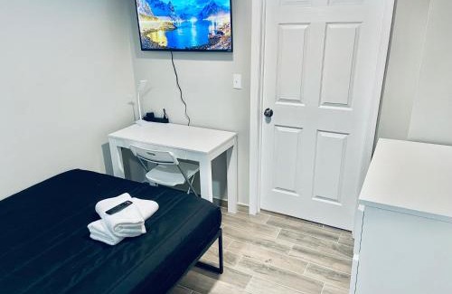 Haledon House | Bright, Stylish and Comfortable Room with Workspace!