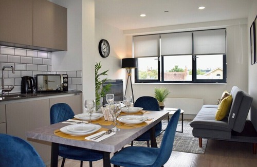 Bedford Apartment | Bright|Stylish Apt in Bedford