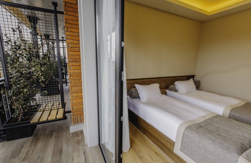 Telavi Hotel | Bright-Stylish place with pool, Bar & Restaurant
