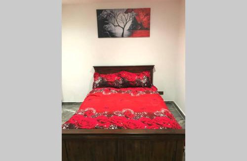 Earley Apartment | Bright, stylish Studio flat with Sky Sports