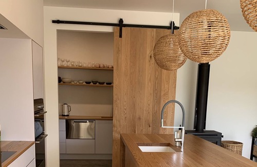 Raglan House | Bright Summer House near the beach with Spa
