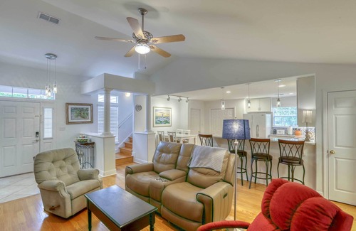 Tallahassee House | Bright Tallahassee Home, 5 Mi to Dtwn & Lake Ella!
