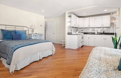 Magnolia Condo | Bright top floor Studio with covered porch and ocean views