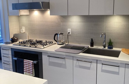 Fairview Condo | Bright two bedroom Kitsilano condo-Crazy city views!