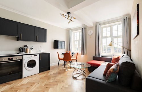 City of Westminster Apartment | Bright Two Bedrooms near Marble Arch