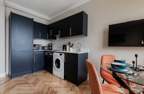 City of Westminster Apartment | Bright Two Bedrooms near Marble Arch