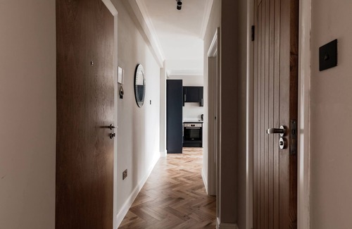 City of Westminster Apartment | Bright Two Bedrooms near Marble Arch
