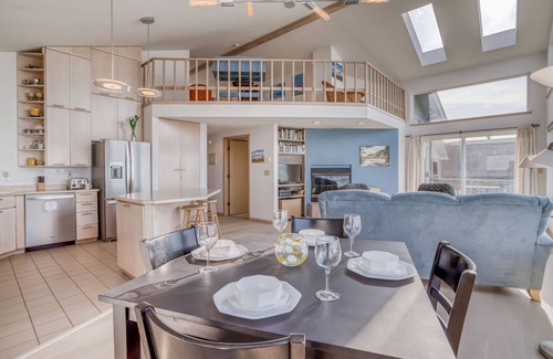 Yachats House | Bright, Updated, Oceanfront Beauty Puts Rugged Yachats Shore at Your Doorstep!
