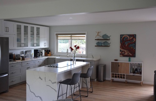 Lanikai House | Bright, upgraded house, A/C, near the ocean! CONTACT FOR RATES & AVAILABILITY!