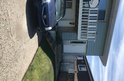 Southeast Calgary House | Bright Upper Level, 3 bedrooms, 1.5 Bathroom