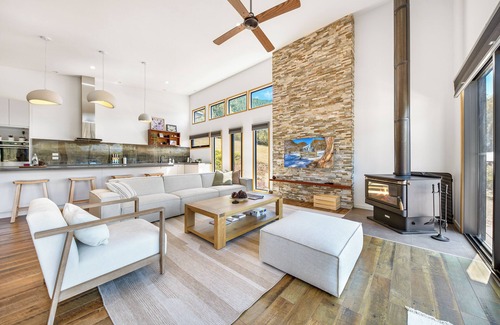 Bright Apartment | Bright Vista with Studio