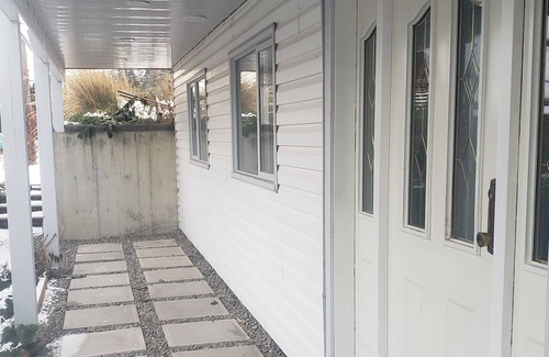 Central Okanagan House | Bright Walk Out Basement Suite