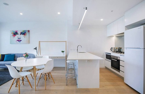 Spring Hill Apartment | Brightly Boutique A CBD Resort style Escape