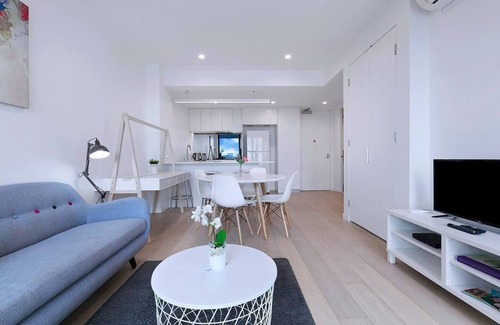 Spring Hill Apartment | Brightly Boutique A CBD Resort style Escape