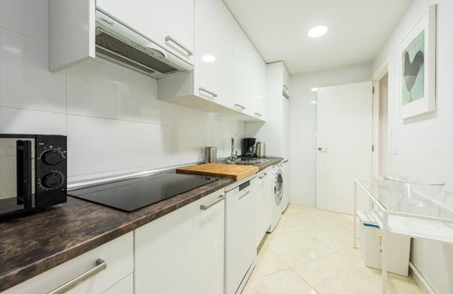 Centro Apartment | Brightly Decorated South-Facing Apartment w/Full Kitchen - In Historic District