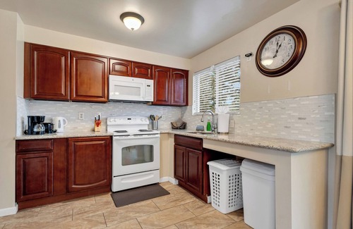 Brighton House | Brighton House - Walk to Metro