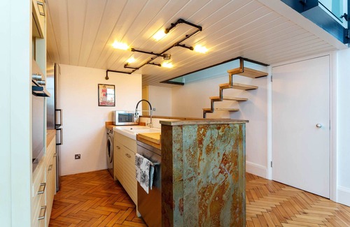 East Walworth Apartment | Brilliant Bermondsey, by Veeve