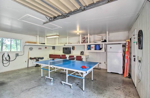 Pinetop Cottage | Bring a Pet: Pinetop Cabin w/Game Room!