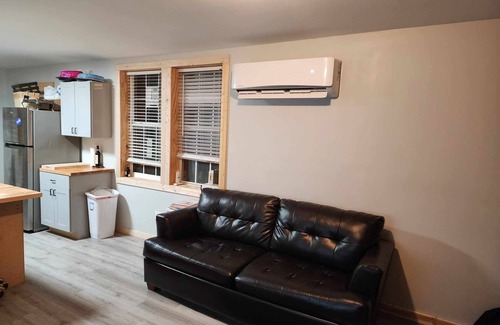 Langley House | Bring the horses! Studio huntbox, full kitchen, 3 stalls, washrack & pastures.