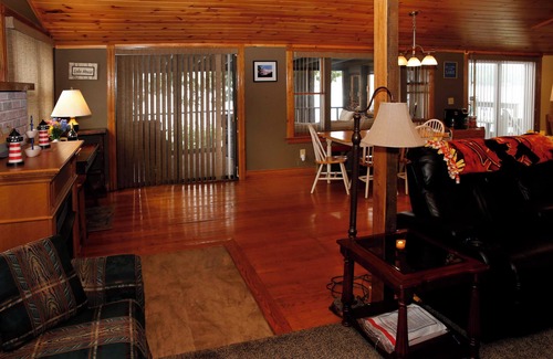 Dundee Cabin | Bring the whole family to this great place with lots of room for fun.