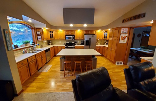 St. Helen House | Bring your large group, whole family, guys/girls weekend, family reunions, etc.