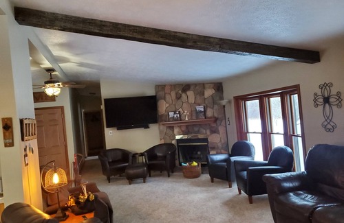 St. Helen House | Bring your large group, whole family, guys/girls weekend, family reunions, etc.