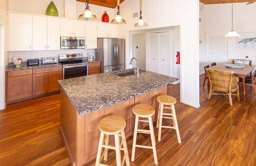 Sandbridge House | Bring your Pup! Charming Cottage steps from the Beach, Elevator!